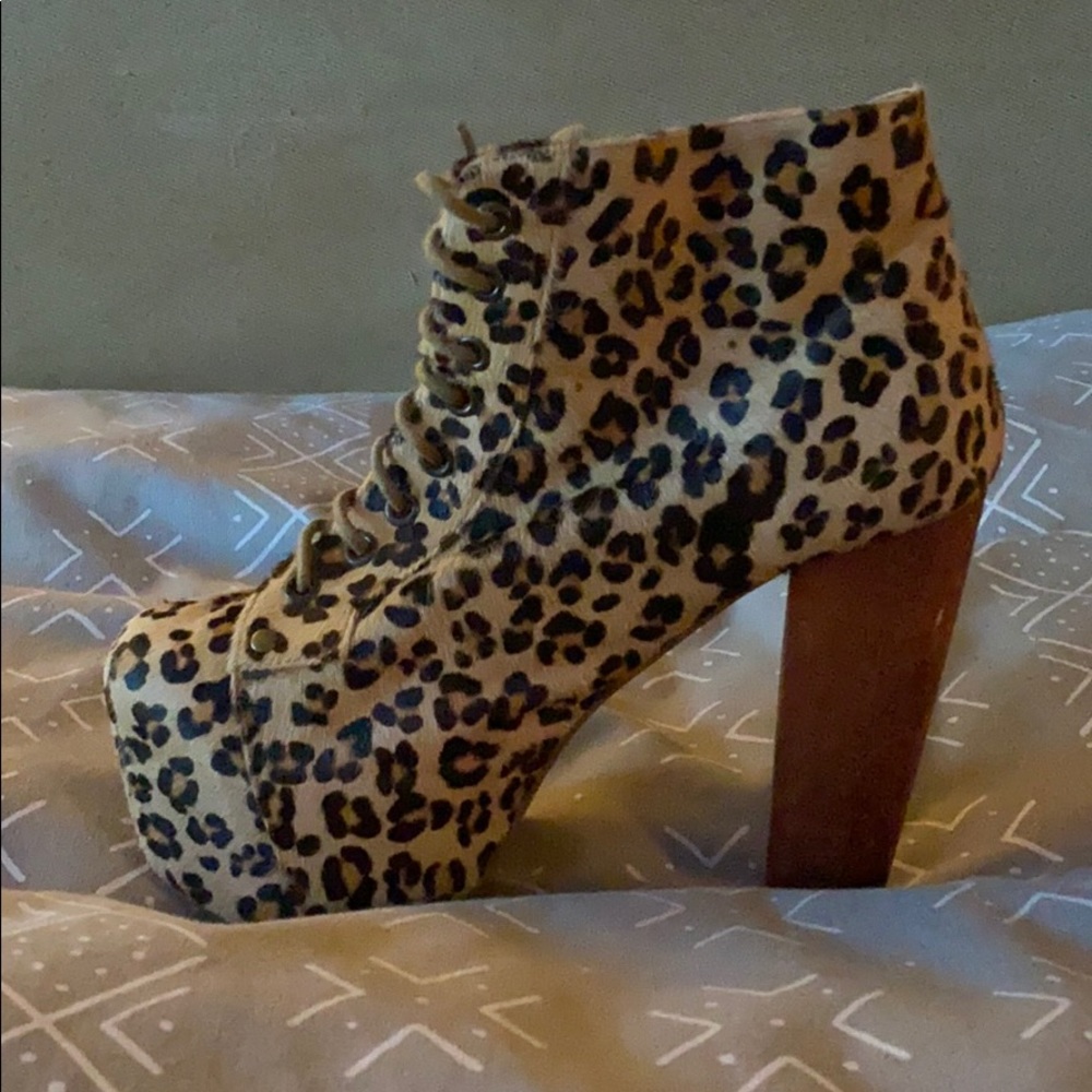 EUC Cheetah Lita Pony Hair LF exclusive Size 8